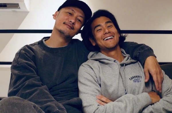 余文乐与彭于晏同框，婚后胡子拉碴难掩沧桑，两人看不出只差一岁