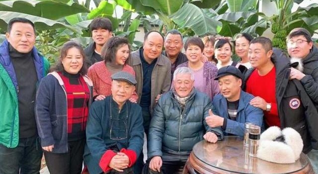 《刘老根4》杀青！赵本山范伟庆功宴同框，林更新郑爽惊喜客串