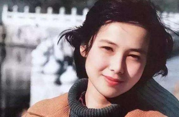 有种“遗憾”叫蒋雯丽儿子，完美继承爸爸的颜值，却躲过了妈妈
