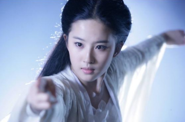 黑人版“刘亦菲”骗了多少人，镜头拉近后，网友：一双手证明一切