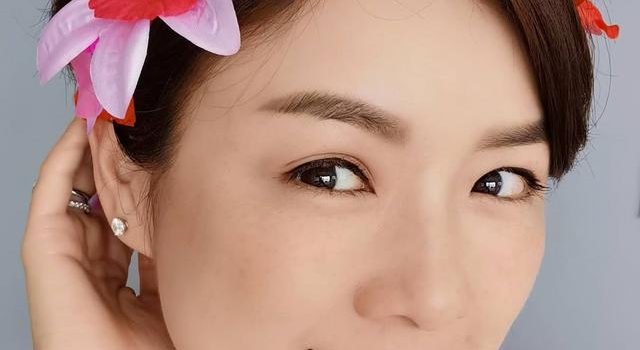 陈茵媺IG晒新相纤腰成焦点！网友：生了4个腰还是22寸