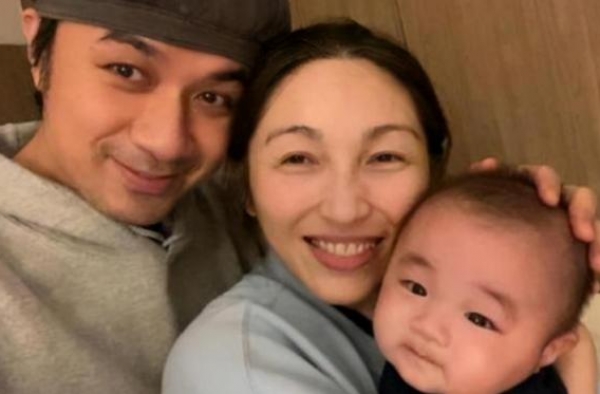 古巨基老婆52岁生娃，产后面露老态，网友：都能当奶奶了
