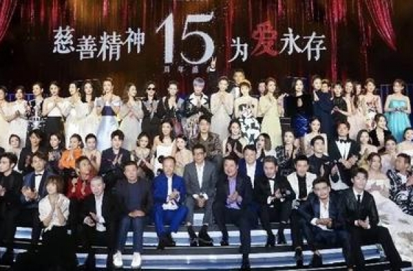 C位问题被现场挑明，倪妮尴尬退边上，刘德华一个动作让人称赞