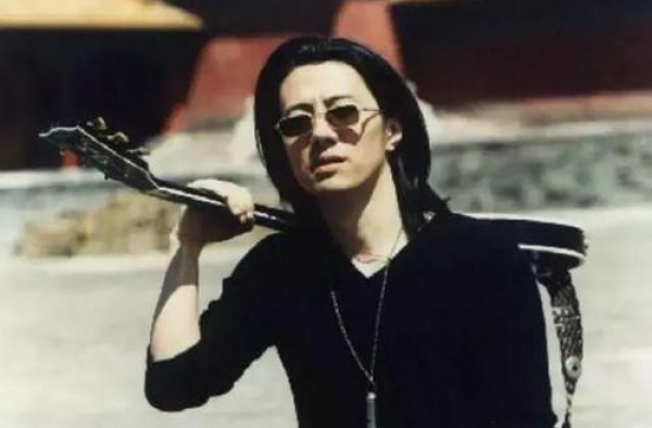 伴郑钧16年未婚生女，成婚4年惨遭抛弃，郑钧转身娶28岁刘芸