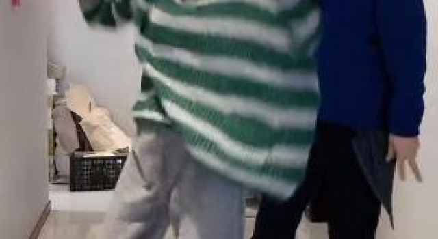 主持人王芳和王为念热舞，魔性扭动惹大笑，曾患重病对方心疼落泪