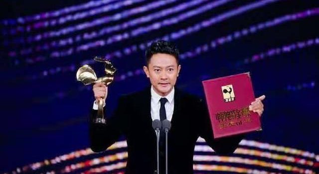 你记得今年金鸡奖得主印小天吗？曾经害他的边潇潇，生活幸福美满
