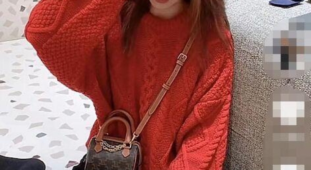 张子萱晒视频称陈赫“我老公”，秀四千元拖鞋，意外暴露婆媳关系