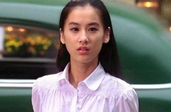 黄圣依遭网友质疑再度怀孕，看上去孕味十足