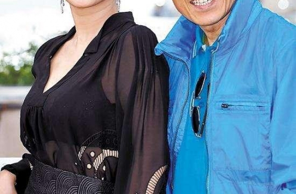 张艺谋爱上巩俐时，前妻肖华为保婚姻委曲求全