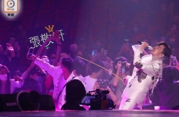 多名新冠患者曾去香港红馆演唱会，专家称有群组暴发风险