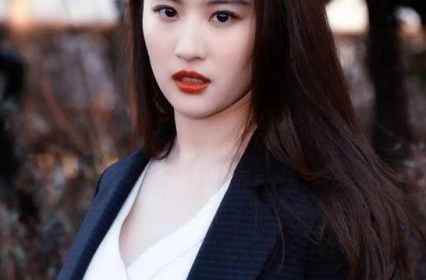 最近那么多明星走红毯，为什么就没有刘亦菲呢？