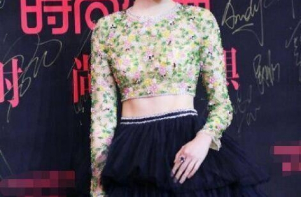 盘点关晓彤八大失败穿搭造型，你最想吐槽哪个？