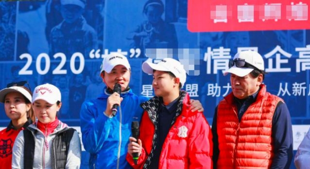孙楠13岁儿子罕现身，身高直逼爸爸，异母姐姐仍初中文凭？
