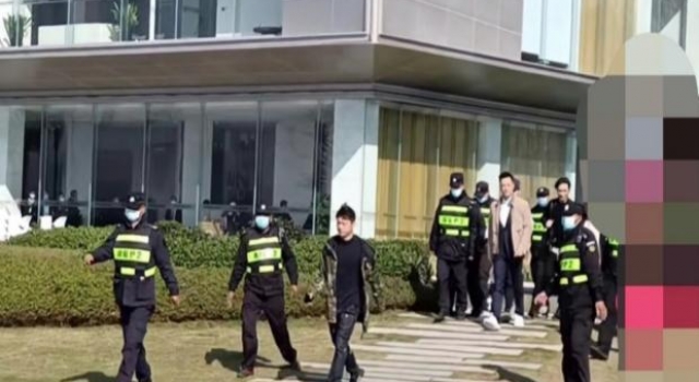 视帝林峯现身商演捞金，十几位保镖阵仗大，现场却没有粉丝？