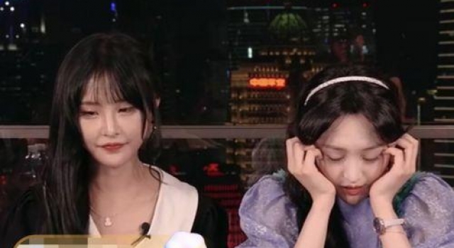 郑爽回应直播失控 罕见谈前任：拥有过的恋情都是珍贵的