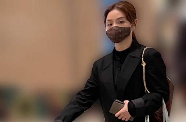 婚期将近？！石原里美被拍到左手无名指已带戒指