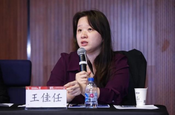 找到社会痛点，电影是给未来的观众讲故事