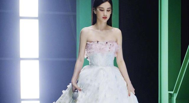 女星直播翻车，收10万只卖5个杯子，商家狂吐槽：她太敷衍
