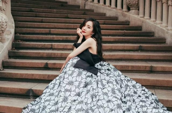 杨幂收获“年度最美丽女人”荣誉大奖