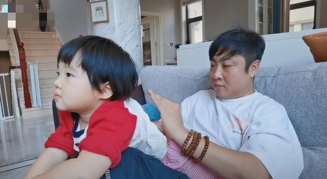 36岁乔杉豪宅曝光，精致复式装修大气，和老婆同框年龄差太明显