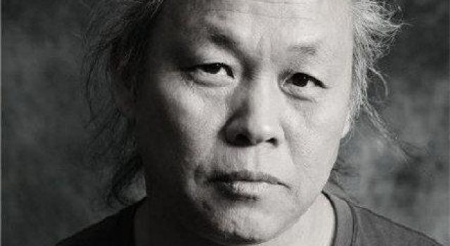 韩国著名导演金基德因感染新冠肺炎去世