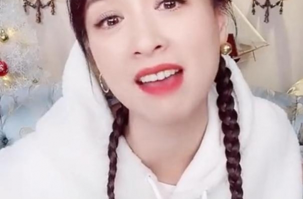 50岁张庭自曝要生第三胎，曾做九次试管婴儿，网友：为了赢前妻