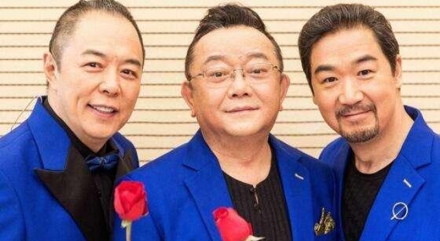 张国立王刚张铁林“铁三角”聚会，张铁林带女友露面，状态超好