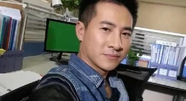 记得唱《老人与海》的海鸣威吗？他现在长这样