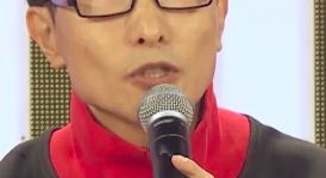 巩汉林含泪回忆干妈赵丽蓉，称她有工匠精神，为写4个字苦练半月