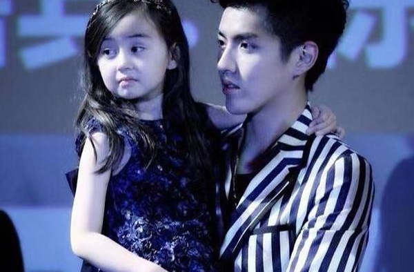 还记得吴亦凡的“女儿”妮妮吗？她从小美到大啊