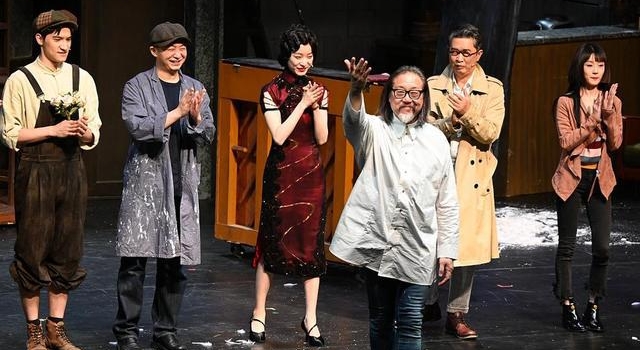 倪妮公演旗袍造型曝光，胸丰腰细美腿藏不住，复古卷发略显脸胖