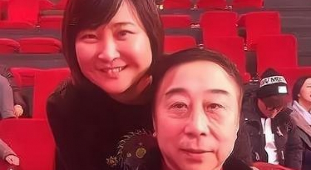 冯巩贾玲师徒罕见同框，贾玲胖出新高度脖子都没了，健康引担忧