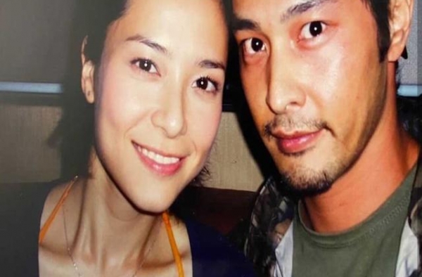 46岁“织女”郭羡妮晒旧照，锁骨凸出明显，17年相貌无变化