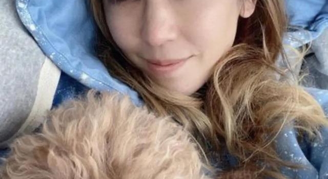 陈冠希亲姐吊打弟弟状态，43岁仍少女，和黑人交往1年多像热恋