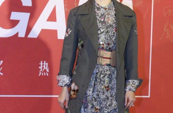 41岁容祖儿惊为天人亮相！穿黑色网格裙太性感，身材颜值都不老
