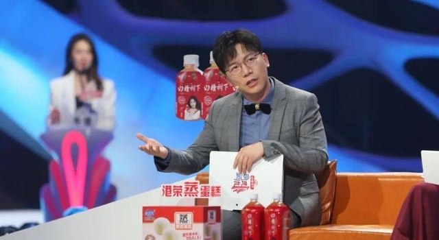 陈铭9日晚做客直播间，跟大家聊聊恋爱那些事儿
