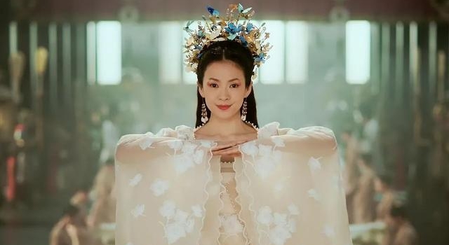章子怡“下凡”脸先着地，新剧评分掉到5.8，它还有“救星”？