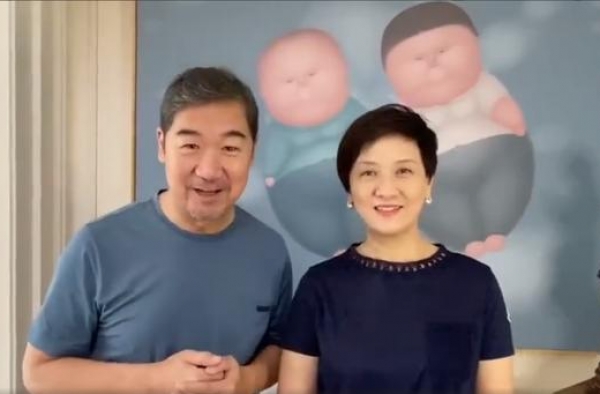 66岁张国立与妻子罕同框，邓婕打扮珠光宝气，豪宅装修意外曝光