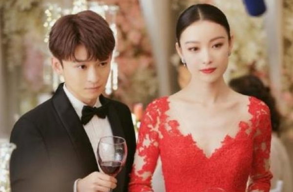 董子健与倪妮拍亲密戏，手放女方胸前无顾忌，他真是在揩油吗？