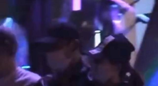 郑恺家庭事业两得意，深夜与朋友聚会，醉酒后妻子苗苗暖心搀扶