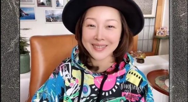 歌后孙悦近况曝光，肌肤白皙嫩滑如鸡蛋，时隔十年重归乐坛